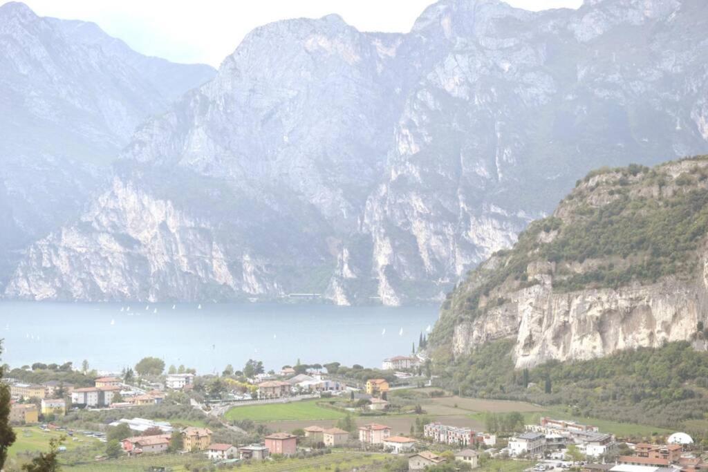 Appartamento Sunrise - Centro Storico N2 Riva del Garda Esterno foto