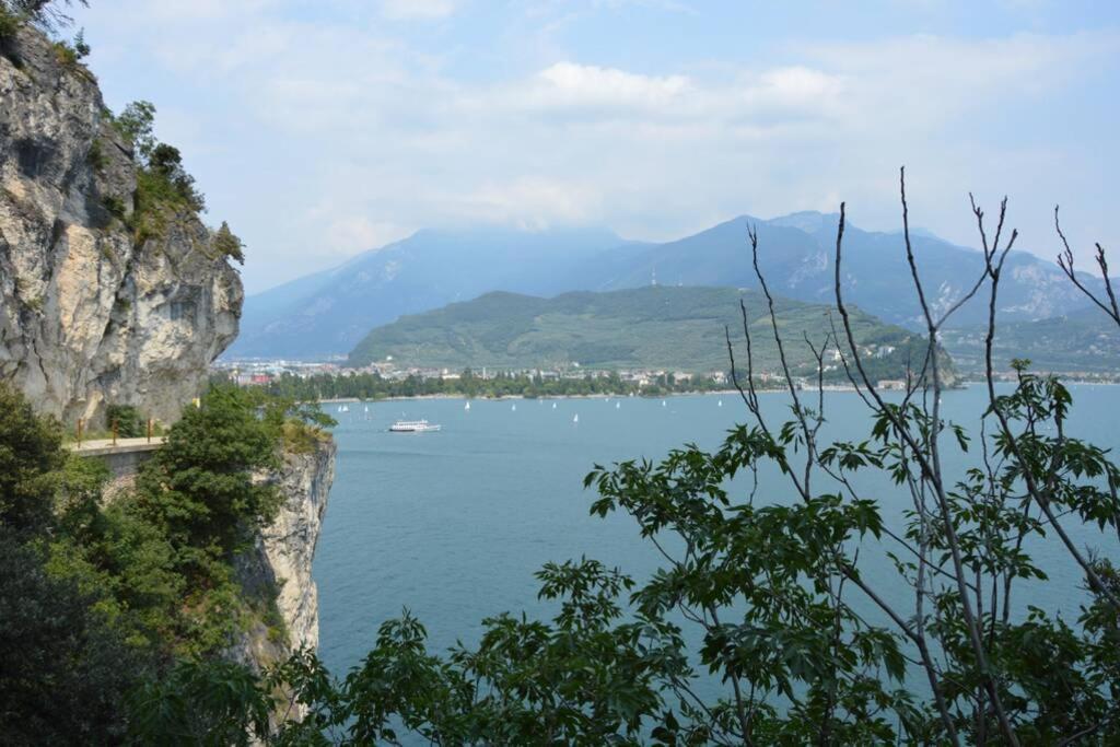 Appartamento Sunrise - Centro Storico N2 Riva del Garda Esterno foto