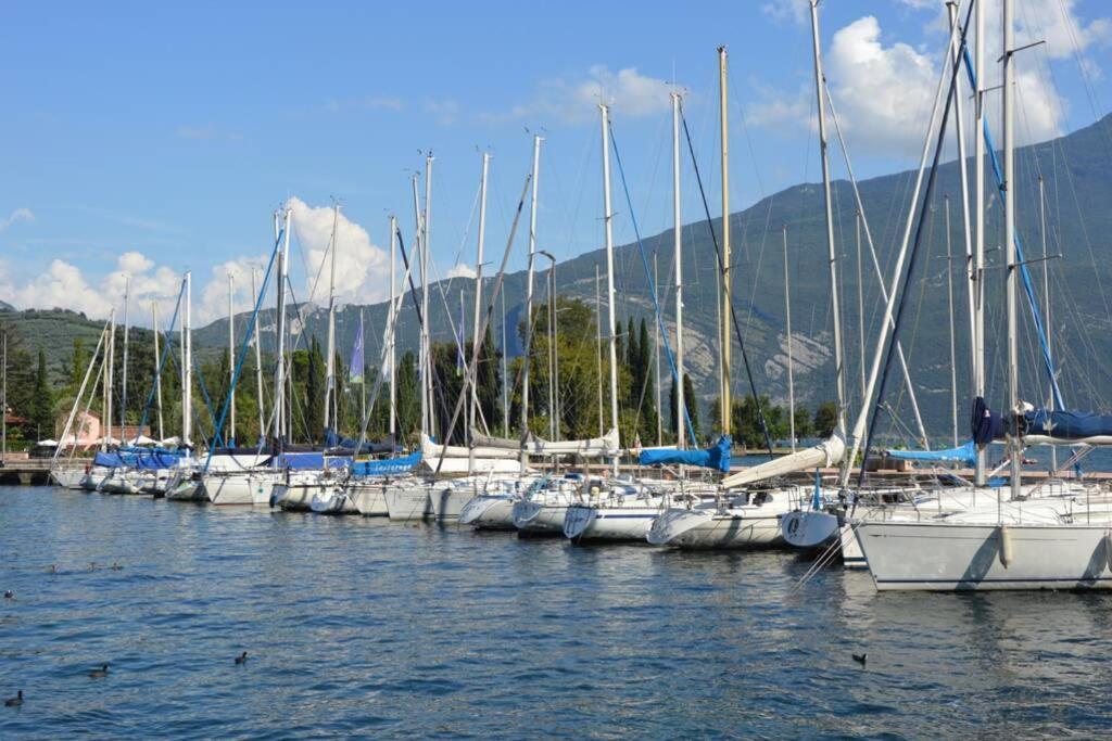 Appartamento Sunrise - Centro Storico N2 Riva del Garda Esterno foto