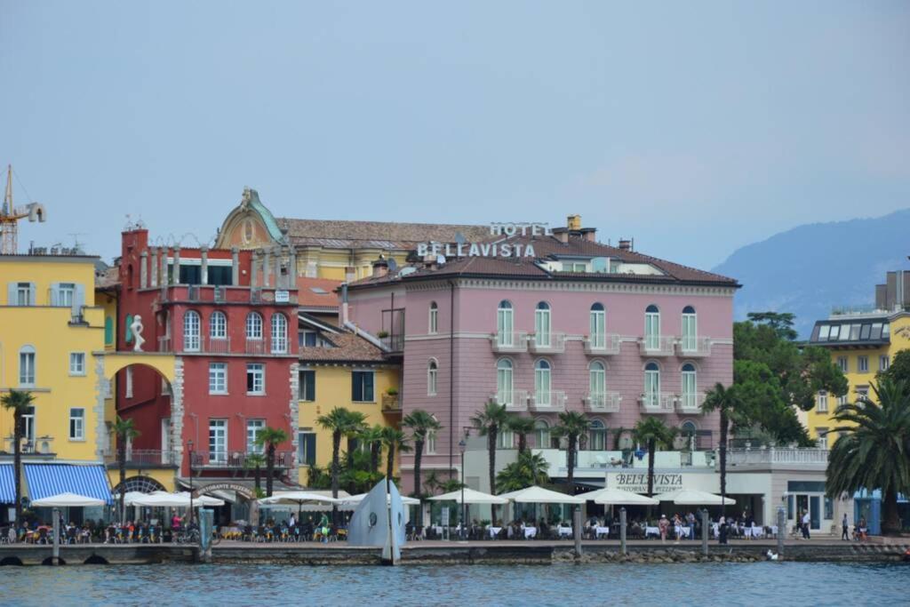 Appartamento Sunrise - Centro Storico N2 Riva del Garda Esterno foto