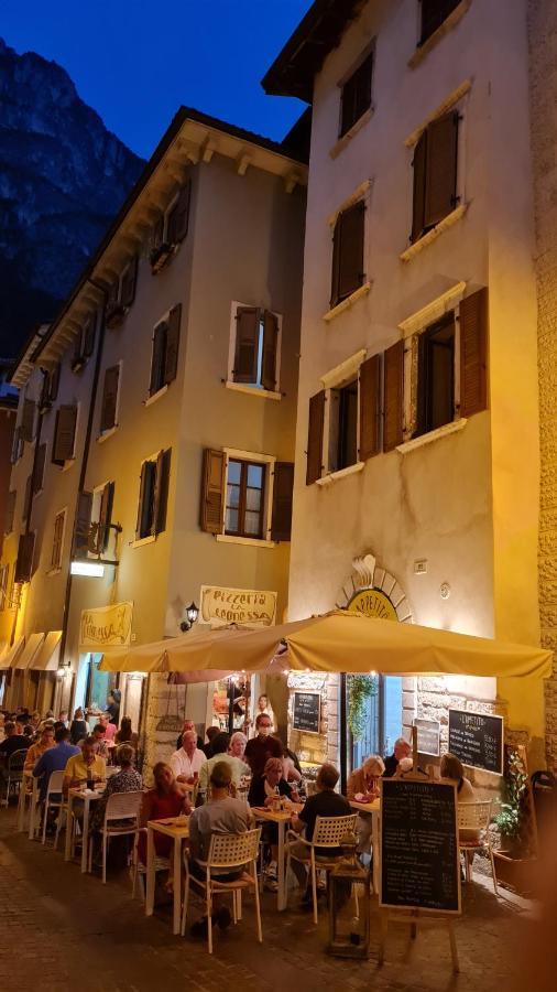 Appartamento Sunrise - Centro Storico N2 Riva del Garda Esterno foto