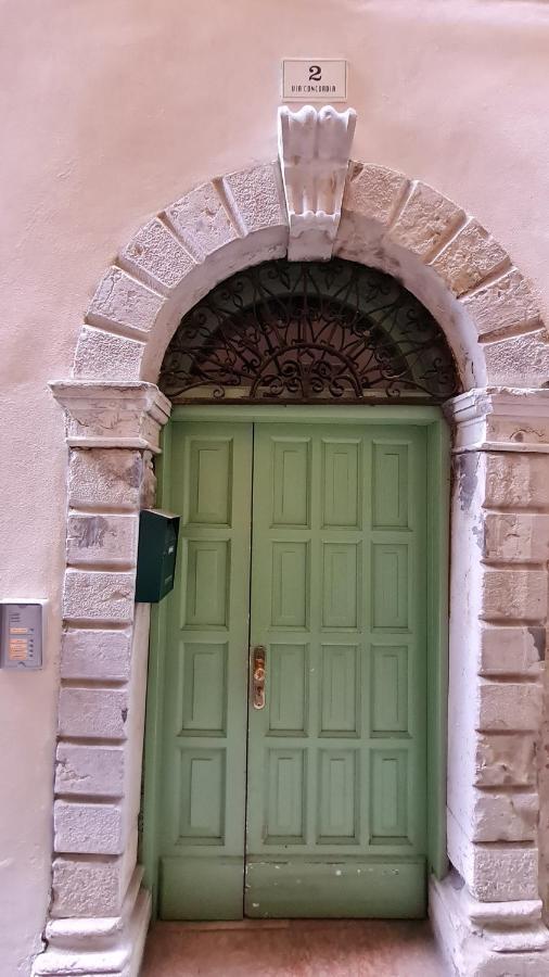Appartamento Sunrise - Centro Storico N2 Riva del Garda Esterno foto