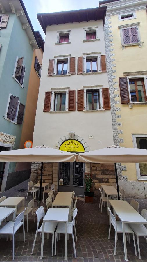 Appartamento Sunrise - Centro Storico N2 Riva del Garda Esterno foto